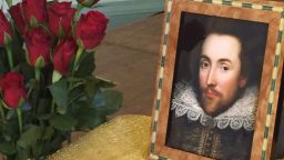 Picture of Shakespeare on a desk alongside a rose